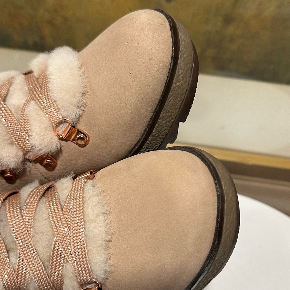 🌸J. CREW🌸 Nordic Fur Lined Wedge Bootie Size: 8M - Picture 7 of 10